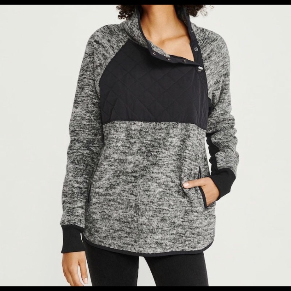 *SOLD* Abercrombie & Fitch Asymmetrical Snap-Up Fleece (Size XXS)